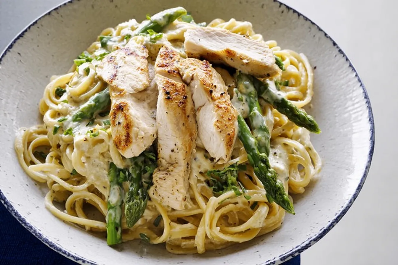 Creamy Chicken Asparagus Pasta