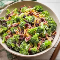 Broccoli Salad with Bacon and Gouda: A Delicious Delight Broccoli Salad with Bacon and Gouda in a Serving Bowl