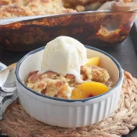 Delicious Peach Cobbler with Vanilla Ice Cream