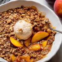 Peach Crisp: A Delicious Summer Dessert to Savor Fresh Peach Crisp with a Golden Topping