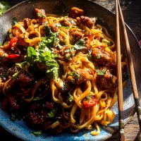 Sticky Garlic Chicken Noodles: A Flavorful Delight! Sticky Garlic Chicken Noodles - Tasty and Easy Dinner